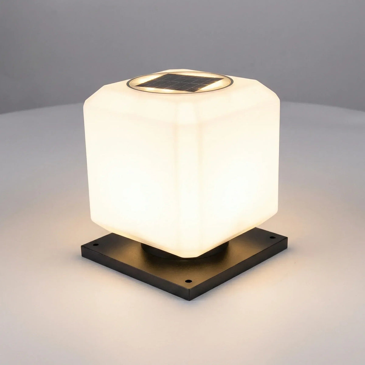 Lampa Zewnętrzna Solarna z Metalową Konstrukcją – Minimalistyczna Skandynawska Lampa na Dom, 10cm x 10cm