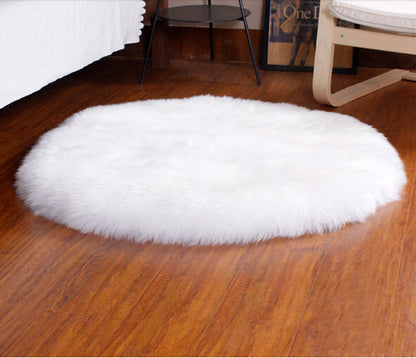 Okrągły dywanik ze sztucznego futra
