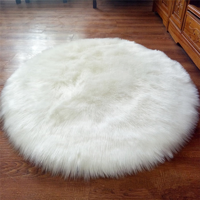 Okrągły dywanik ze sztucznego futra
