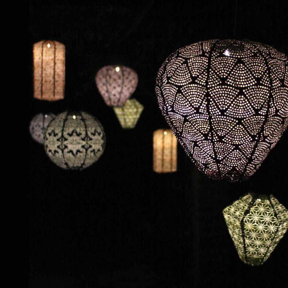 Lampa Ogrodowa Słoneczna w Kształcie Balonu – Metalowe Oświetlenie Zewnętrzne z Automatycznym Włączaniem, 26 cm x 30 cm