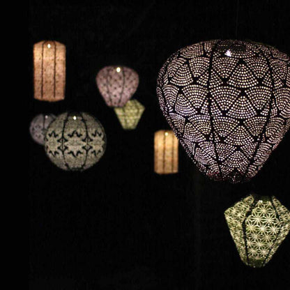 Lampa Ogrodowa Słoneczna w Kształcie Balonu – Metalowe Oświetlenie Zewnętrzne z Automatycznym Włączaniem, 26 cm x 30 cm