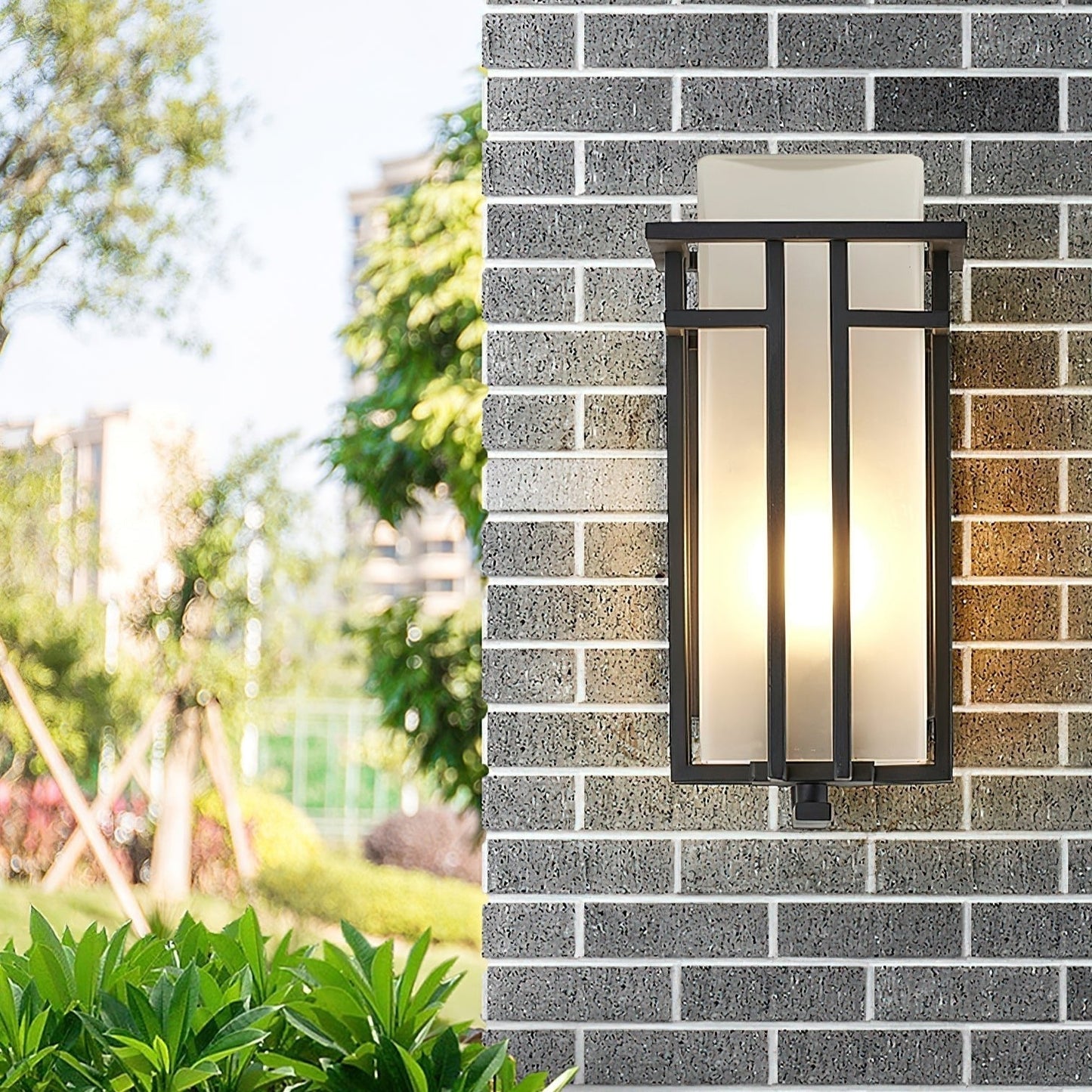 Zewnętrzna lampa drzwiowa Linden z żelaza i szkła – styl retro