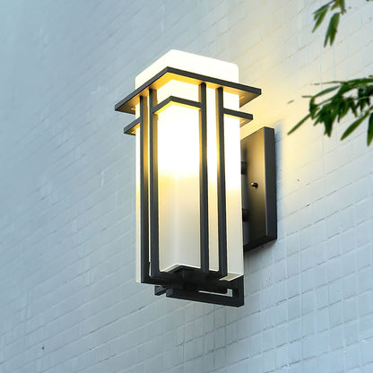 Zewnętrzna lampa drzwiowa Linden z żelaza i szkła – styl retro