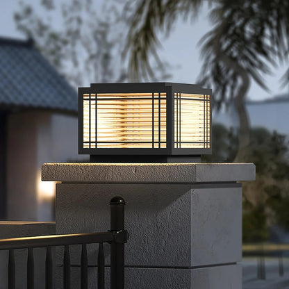 Lampa solarna na słupku z ciepłym białym oświetleniem LED – odporna na warunki atmosferyczne lampa ogrodowa