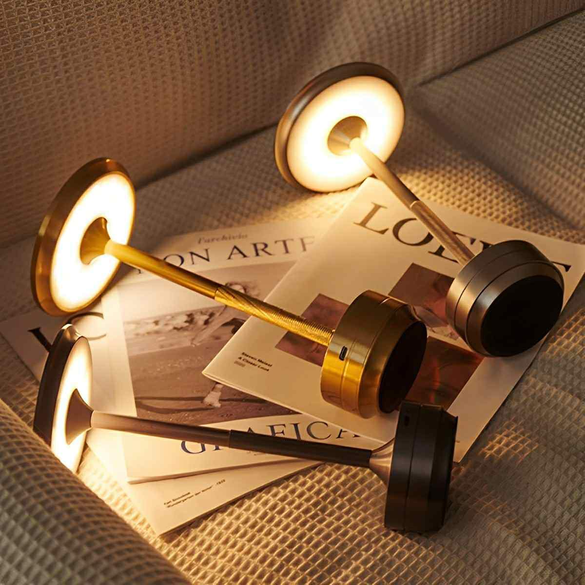 Nowoczesna Złota Lampa Stołowa LED z Funkcją Ściemniania do Salonów