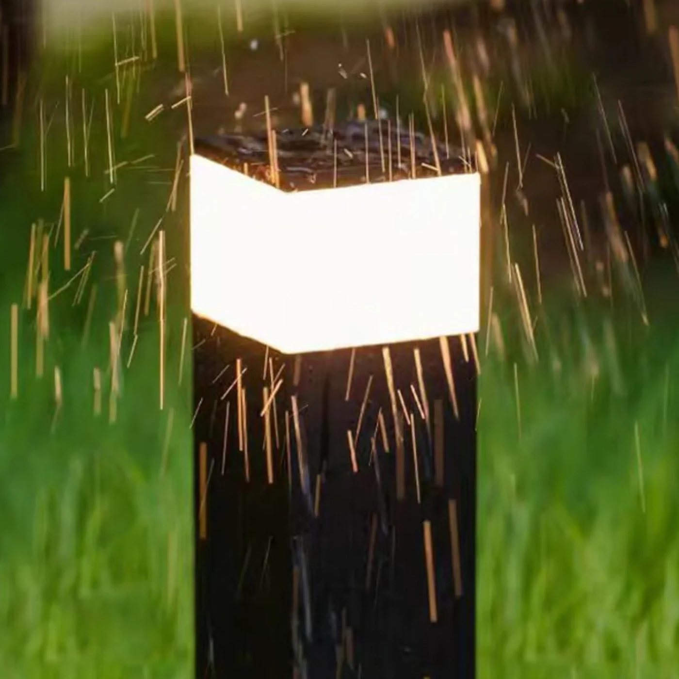 Prostokątna Lampa Zewnętrzna LED z Metalową Ramą – Nowoczesna Lampa Zewnętrzna Solarna do Ogrodu i Tarasu