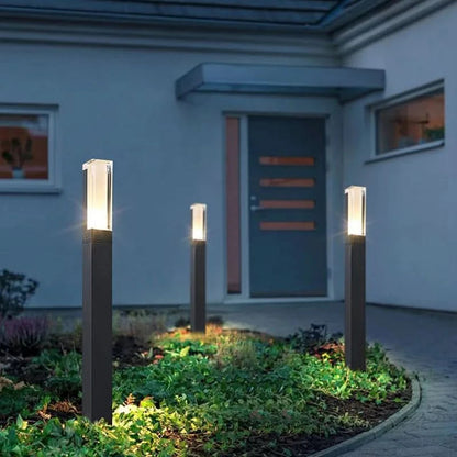 Wodoodporna Lampa Ogrodowa Stojąca LED z Czarną Konstrukcją - Trwałe Oświetlenie do Ogrodu i Tarasu