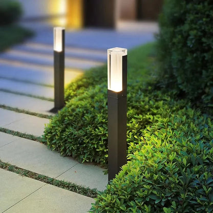 Wodoodporna Lampa Ogrodowa Stojąca LED z Czarną Konstrukcją - Trwałe Oświetlenie do Ogrodu i Tarasu