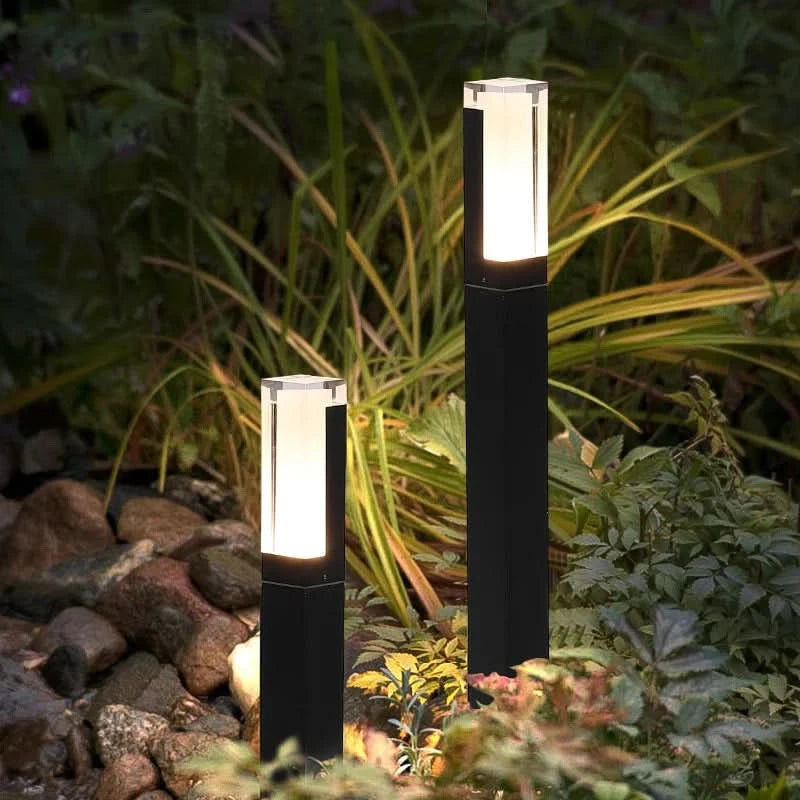 Wodoodporna Lampa Ogrodowa Stojąca LED z Czarną Konstrukcją - Trwałe Oświetlenie do Ogrodu i Tarasu