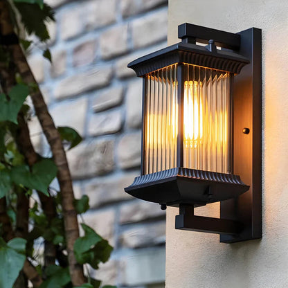 Zewnętrzna lampa ścienna z zakrzywionymi panelami szklanymi – odporna na warunki atmosferyczne, metalowa, w kolorze brązu kawowego, do tarasów i wejść